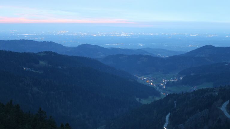 Dieses Bild zeigt eine Webcam-Aufnahme vom Achertal, aufgenommen am Freitag, den 10.04.2026 um 20:40 Uhr. Die Temperatur betrug 5.1°C.