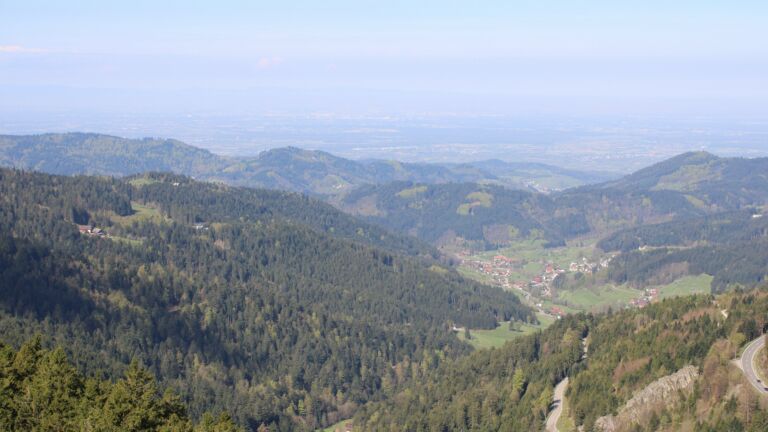 Dieses Bild zeigt eine Webcam-Aufnahme vom Achertal, aufgenommen am Samstag, den 18.04.2026 um 10:40 Uhr. Die Temperatur betrug 13.9°C.