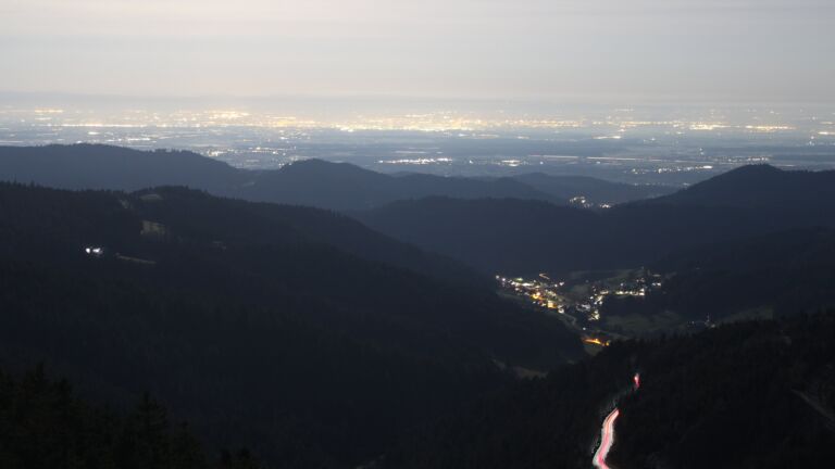 Dieses Bild zeigt eine Webcam-Aufnahme vom Achertal, aufgenommen am Dienstag, den 03.03.2026 um 05:30 Uhr. Die Temperatur betrug 7.4°C.