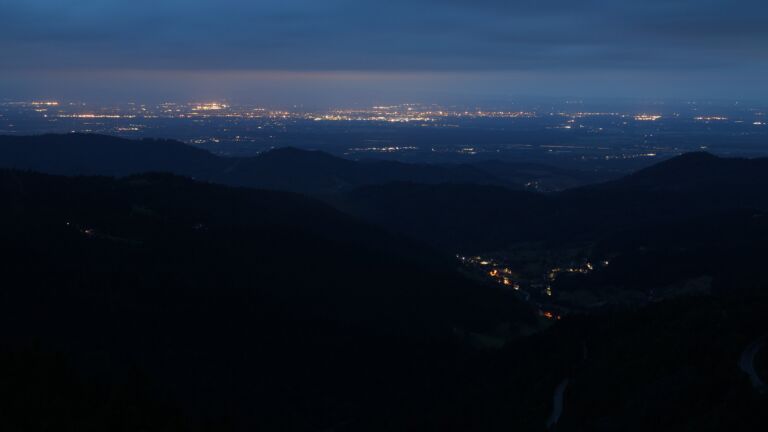 Dieses Bild zeigt eine Webcam-Aufnahme vom Achertal, aufgenommen am Mittwoch, den 28.05.2025 um 04:50 Uhr. Die Temperatur betrug 9°C.