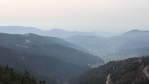 Dieses Bild zeigt eine Webcam-Aufnahme vom Achertal, aufgenommen am Freitag, den 06.03.2026 um 16:30 Uhr. Die Temperatur betrug 12.6°C.