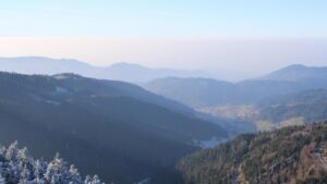 Dieses Bild zeigt eine Webcam-Aufnahme vom Achertal, aufgenommen am Freitag, den 26.12.2025 um 14:10 Uhr. Die Temperatur betrug -0.4°C.