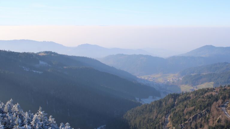 Dieses Bild zeigt eine Webcam-Aufnahme vom Achertal, aufgenommen am Freitag, den 26.12.2025 um 14:10 Uhr. Die Temperatur betrug -0.4°C.