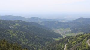 Dieses Bild zeigt eine Webcam-Aufnahme vom Achertal, aufgenommen am Dienstag, den 28.04.2026 um 15:00 Uhr. Die Temperatur betrug 15.8°C.