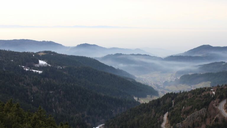 Dieses Bild zeigt eine Webcam-Aufnahme vom Achertal, aufgenommen am Samstag, den 17.01.2026 um 15:30 Uhr. Die Temperatur betrug 6.7°C.