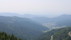 Dieses Bild zeigt eine Webcam-Aufnahme vom Achertal, aufgenommen am Freitag, den 13.06.2025 um 15:40 Uhr. Die Temperatur betrug 29.1°C.