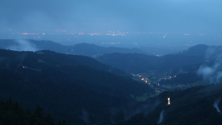 Dieses Bild zeigt eine Webcam-Aufnahme vom Achertal, aufgenommen am Sonntag, den 15.06.2025 um 22:10 Uhr. Die Temperatur betrug 10.1°C.