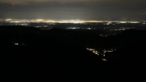 Dieses Bild zeigt eine Webcam-Aufnahme vom Achertal, aufgenommen am Samstag, den 01.11.2025 um 03:00 Uhr. Die Temperatur betrug 11.6°C.