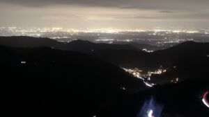 Dieses Bild zeigt eine Webcam-Aufnahme vom Achertal, aufgenommen am Freitag, den 19.12.2025 um 17:50 Uhr. Die Temperatur betrug 6.8°C.