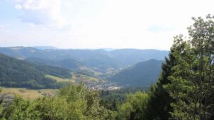 Dieses Bild zeigt eine Webcam-Aufnahme vom Achertal, aufgenommen am Mittwoch, den 05.08.2026 um 17:40 Uhr. Die Temperatur betrug 32.1°C.