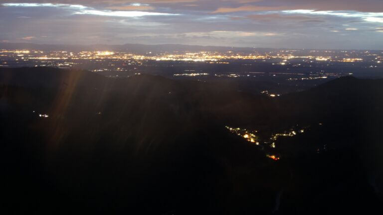 Dieses Bild zeigt eine Webcam-Aufnahme vom Achertal, aufgenommen am Montag, den 21.07.2025 um 22:20 Uhr. Die Temperatur betrug 11.6°C.