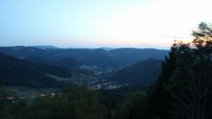 Dieses Bild zeigt eine Webcam-Aufnahme vom Achertal, aufgenommen am Mittwoch, den 26.08.2026 um 20:50 Uhr. Die Temperatur betrug 21.8°C.