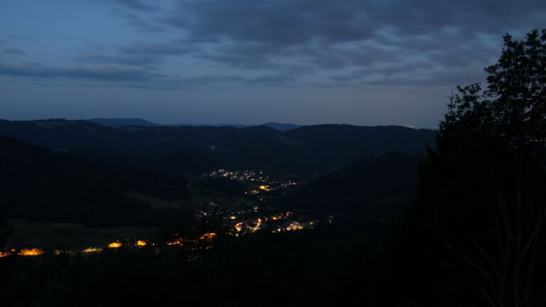 Dieses Bild zeigt eine Webcam-Aufnahme vom Achertal, aufgenommen am Donnerstag, den 09.07.2026 um 04:30 Uhr. Die Temperatur betrug 17.2°C.