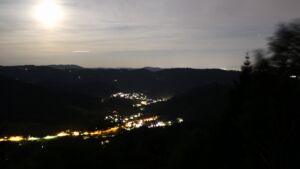 Dieses Bild zeigt eine Webcam-Aufnahme vom Achertal, aufgenommen am Freitag, den 24.07.2026 um 23:10 Uhr. Die Temperatur betrug 20°C.