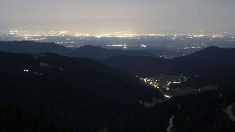 Dieses Bild zeigt eine Webcam-Aufnahme vom Achertal, aufgenommen am Samstag, den 28.02.2026 um 01:00 Uhr. Die Temperatur betrug 11.3°C.