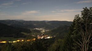 Dieses Bild zeigt eine Webcam-Aufnahme vom Achertal, aufgenommen am Mittwoch, den 30.09.2026 um 00:30 Uhr. Die Temperatur betrug 21.8°C.