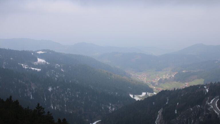 Dieses Bild zeigt eine Webcam-Aufnahme vom Achertal, aufgenommen am Freitag, den 03.04.2026 um 09:50 Uhr. Die Temperatur betrug 2.6°C.