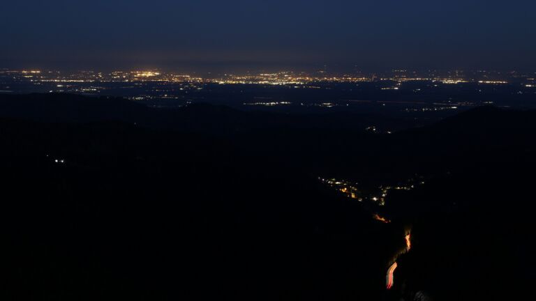 Dieses Bild zeigt eine Webcam-Aufnahme vom Achertal, aufgenommen am Freitag, den 24.04.2026 um 05:20 Uhr. Die Temperatur betrug 8°C.