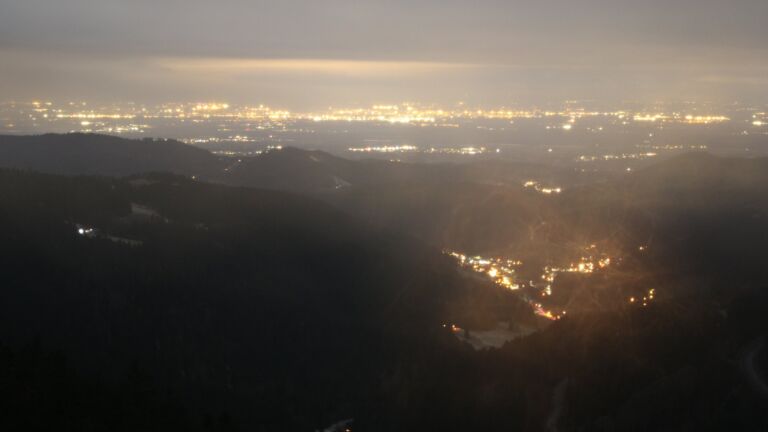 Dieses Bild zeigt eine Webcam-Aufnahme vom Achertal, aufgenommen am Donnerstag, den 01.01.2026 um 22:00 Uhr. Die Temperatur betrug -4.6°C.