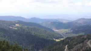 Dieses Bild zeigt eine Webcam-Aufnahme vom Achertal, aufgenommen am Donnerstag, den 12.03.2026 um 13:40 Uhr. Die Temperatur betrug 4.8°C.