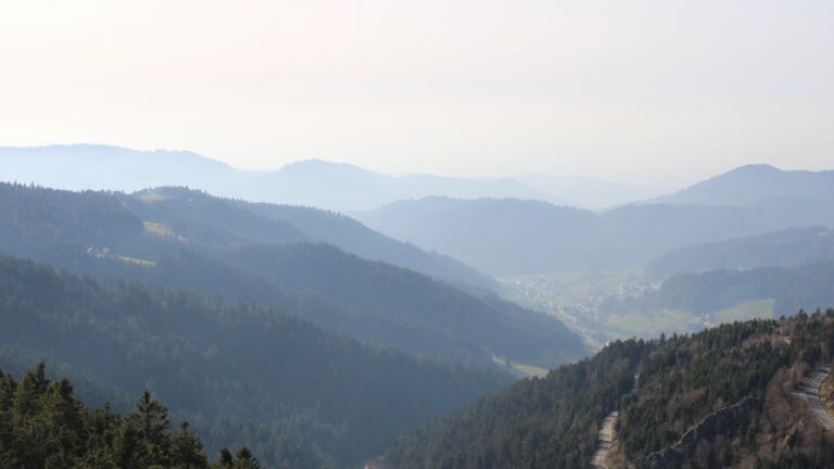 Dieses Bild zeigt eine Webcam-Aufnahme vom Achertal, aufgenommen am Samstag, den 07.03.2026 um 15:40 Uhr. Die Temperatur betrug 13.6°C.