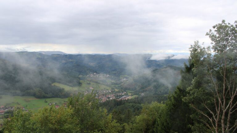 Dieses Bild zeigt eine Webcam-Aufnahme vom Achertal, aufgenommen am Freitag, den 18.09.2026 um 14:50 Uhr. Die Temperatur betrug 12.2°C.