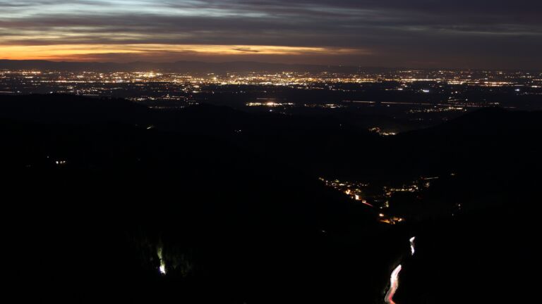 Dieses Bild zeigt eine Webcam-Aufnahme vom Achertal, aufgenommen am Donnerstag, den 30.10.2025 um 18:10 Uhr. Die Temperatur betrug 6.6°C.