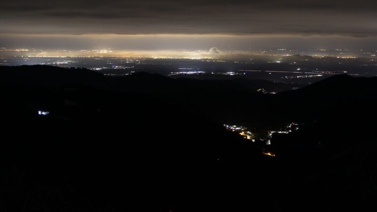 Dieses Bild zeigt eine Webcam-Aufnahme vom Achertal, aufgenommen am Donnerstag, den 27.11.2025 um 04:30 Uhr. Die Temperatur betrug -2.9°C.