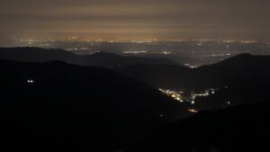 Dieses Bild zeigt eine Webcam-Aufnahme vom Achertal, aufgenommen am Sonntag, den 08.03.2026 um 19:50 Uhr. Die Temperatur betrug 9.1°C.