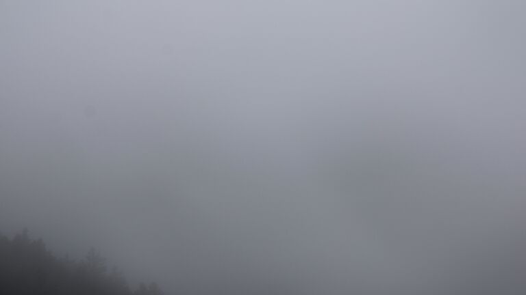 Dieses Bild zeigt eine Webcam-Aufnahme vom Achertal, aufgenommen am Montag, den 27.10.2025 um 10:40 Uhr. Die Temperatur betrug 2°C.