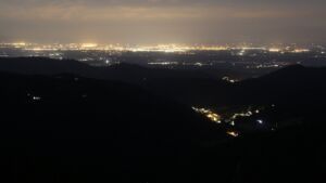 Dieses Bild zeigt eine Webcam-Aufnahme vom Achertal, aufgenommen am Freitag, den 04.07.2025 um 23:30 Uhr. Die Temperatur betrug 17.2°C.