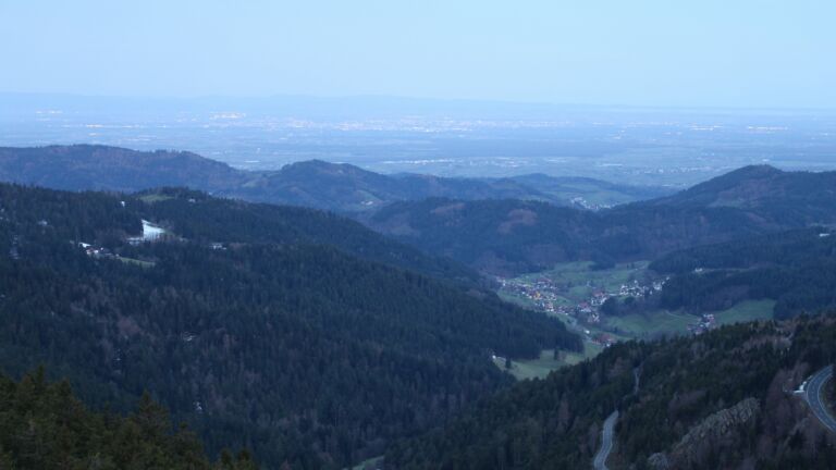 Dieses Bild zeigt eine Webcam-Aufnahme vom Achertal, aufgenommen am Sonntag, den 05.04.2026 um 06:40 Uhr. Die Temperatur betrug 9.5°C.