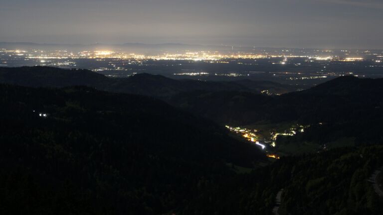 Dieses Bild zeigt eine Webcam-Aufnahme vom Achertal, aufgenommen am Montag, den 27.04.2026 um 00:00 Uhr. Die Temperatur betrug 9.5°C.