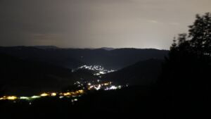 Dieses Bild zeigt eine Webcam-Aufnahme vom Achertal, aufgenommen am Mittwoch, den 15.07.2026 um 01:30 Uhr. Die Temperatur betrug 21.7°C.