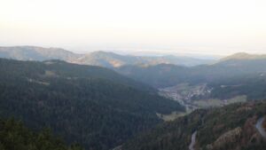 Dieses Bild zeigt eine Webcam-Aufnahme vom Achertal, aufgenommen am Freitag, den 12.12.2025 um 08:50 Uhr. Die Temperatur betrug 9.2°C.