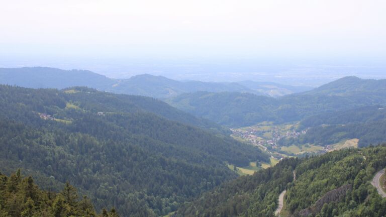 Dieses Bild zeigt eine Webcam-Aufnahme vom Achertal, aufgenommen am Samstag, den 24.05.2025 um 16:30 Uhr. Die Temperatur betrug 10.5°C.