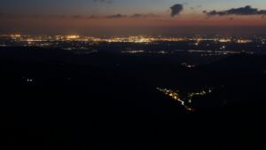 Dieses Bild zeigt eine Webcam-Aufnahme vom Achertal, aufgenommen am Freitag, den 08.05.2026 um 22:10 Uhr. Die Temperatur betrug 8.9°C.
