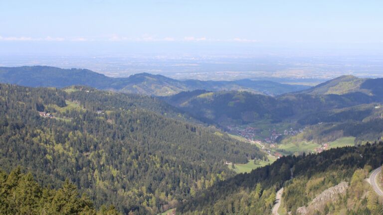 Dieses Bild zeigt eine Webcam-Aufnahme vom Achertal, aufgenommen am Dienstag, den 21.04.2026 um 10:50 Uhr. Die Temperatur betrug 7.1°C.