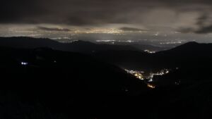 Dieses Bild zeigt eine Webcam-Aufnahme vom Achertal, aufgenommen am Mittwoch, den 26.11.2025 um 21:00 Uhr. Die Temperatur betrug -2.9°C.