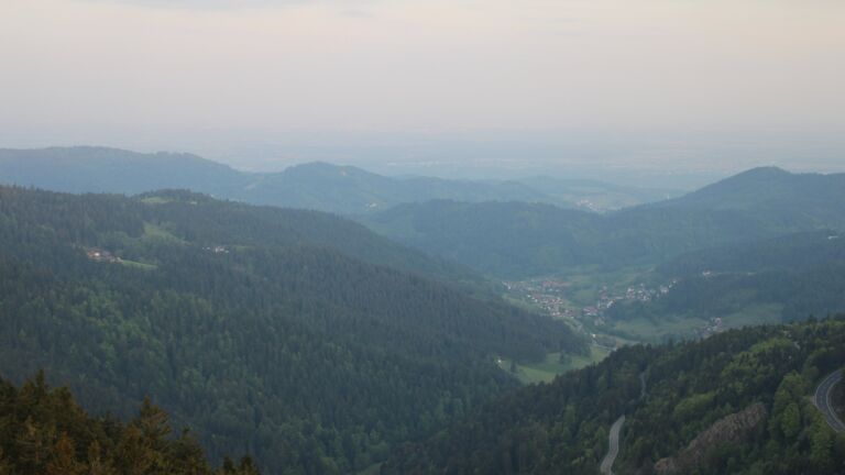 Dieses Bild zeigt eine Webcam-Aufnahme vom Achertal, aufgenommen am Freitag, den 09.05.2025 um 06:20 Uhr. Die Temperatur betrug 2.6°C.