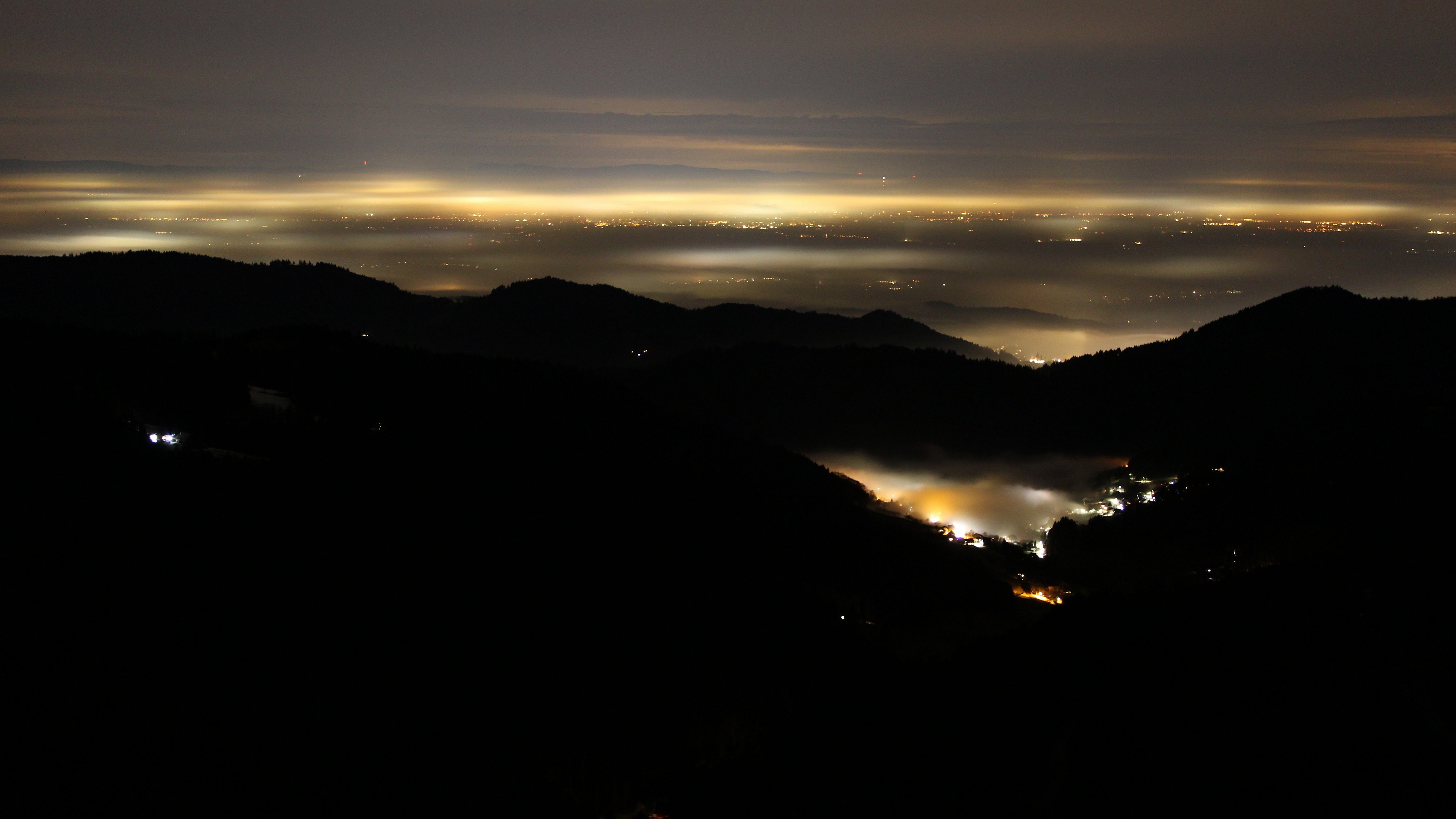 Dieses Bild zeigt eine Webcam-Aufnahme vom Achertal, aufgenommen am Donnerstag, den 05.02.2026 um 22:00 Uhr. Die Temperatur betrug 2.9°C.