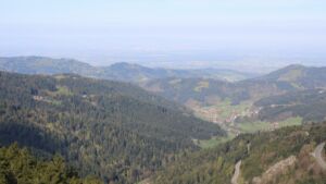 Dieses Bild zeigt eine Webcam-Aufnahme vom Achertal, aufgenommen am Samstag, den 18.04.2026 um 09:30 Uhr. Die Temperatur betrug 14.2°C.