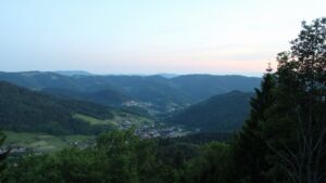 Dieses Bild zeigt eine Webcam-Aufnahme vom Achertal, aufgenommen am Samstag, den 23.05.2026 um 21:30 Uhr. Die Temperatur betrug 21.9°C.
