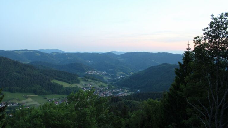 Dieses Bild zeigt eine Webcam-Aufnahme vom Achertal, aufgenommen am Samstag, den 23.05.2026 um 21:30 Uhr. Die Temperatur betrug 21.9°C.