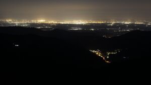 Dieses Bild zeigt eine Webcam-Aufnahme vom Achertal, aufgenommen am Freitag, den 17.04.2026 um 05:10 Uhr. Die Temperatur betrug 9.7°C.