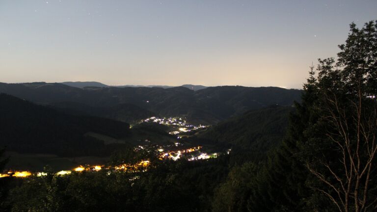 Dieses Bild zeigt eine Webcam-Aufnahme vom Achertal, aufgenommen am Donnerstag, den 02.07.2026 um 00:30 Uhr. Die Temperatur betrug 17.6°C.