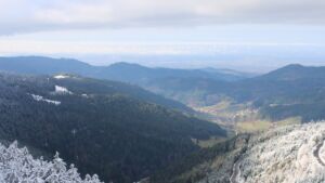 Dieses Bild zeigt eine Webcam-Aufnahme vom Achertal, aufgenommen am Donnerstag, den 27.11.2025 um 12:00 Uhr. Die Temperatur betrug -1.1°C.