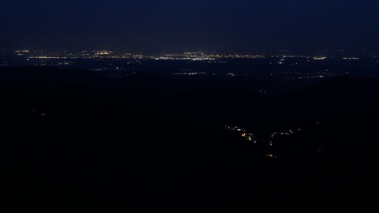 Dieses Bild zeigt eine Webcam-Aufnahme vom Achertal, aufgenommen am Samstag, den 31.05.2025 um 04:10 Uhr. Die Temperatur betrug 18.6°C.