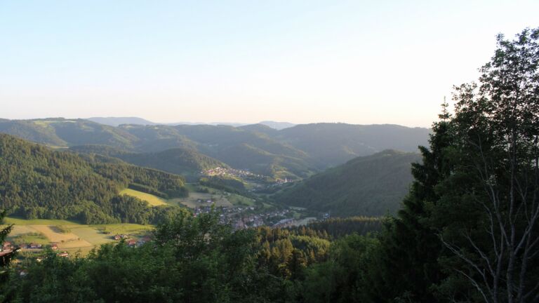 Dieses Bild zeigt eine Webcam-Aufnahme vom Achertal, aufgenommen am Donnerstag, den 28.05.2026 um 20:30 Uhr. Die Temperatur betrug 21.7°C.