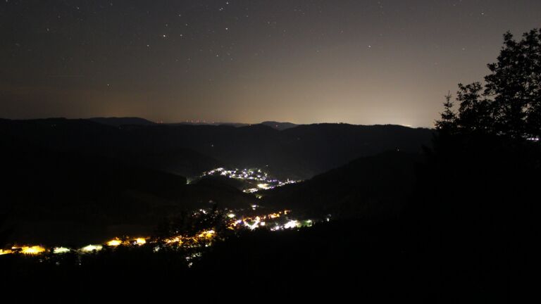 Dieses Bild zeigt eine Webcam-Aufnahme vom Achertal, aufgenommen am Montag, den 22.06.2026 um 02:00 Uhr. Die Temperatur betrug 25.2°C.